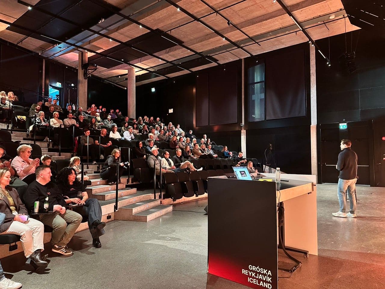 Ómar Thor Ómarsson presents Optise 1.0 to an audience in the Gróska auditorium in Reykjavík.